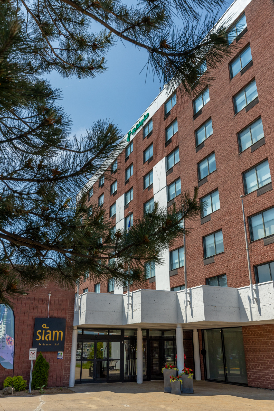 HOLIDAY-INN_06_2025-6129